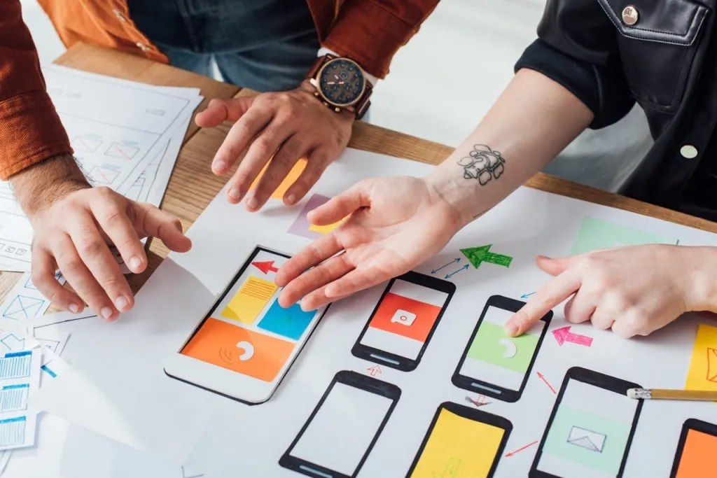 mobile-app-design-process-shown-with-paper-mobdels